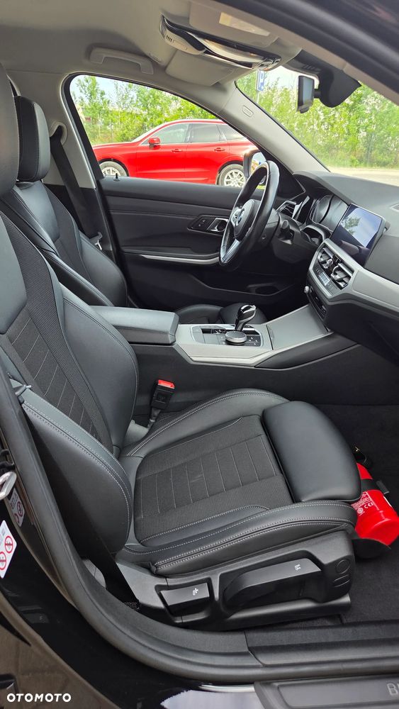 BMW Seria 3 330i - 20