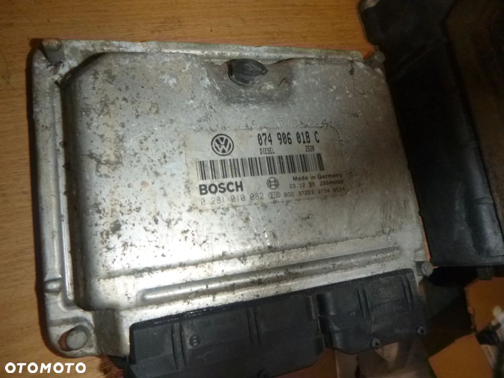 KOMPUTER STEROWNIK SILNIKA  VW T4 2,5TDI 102PS - 2