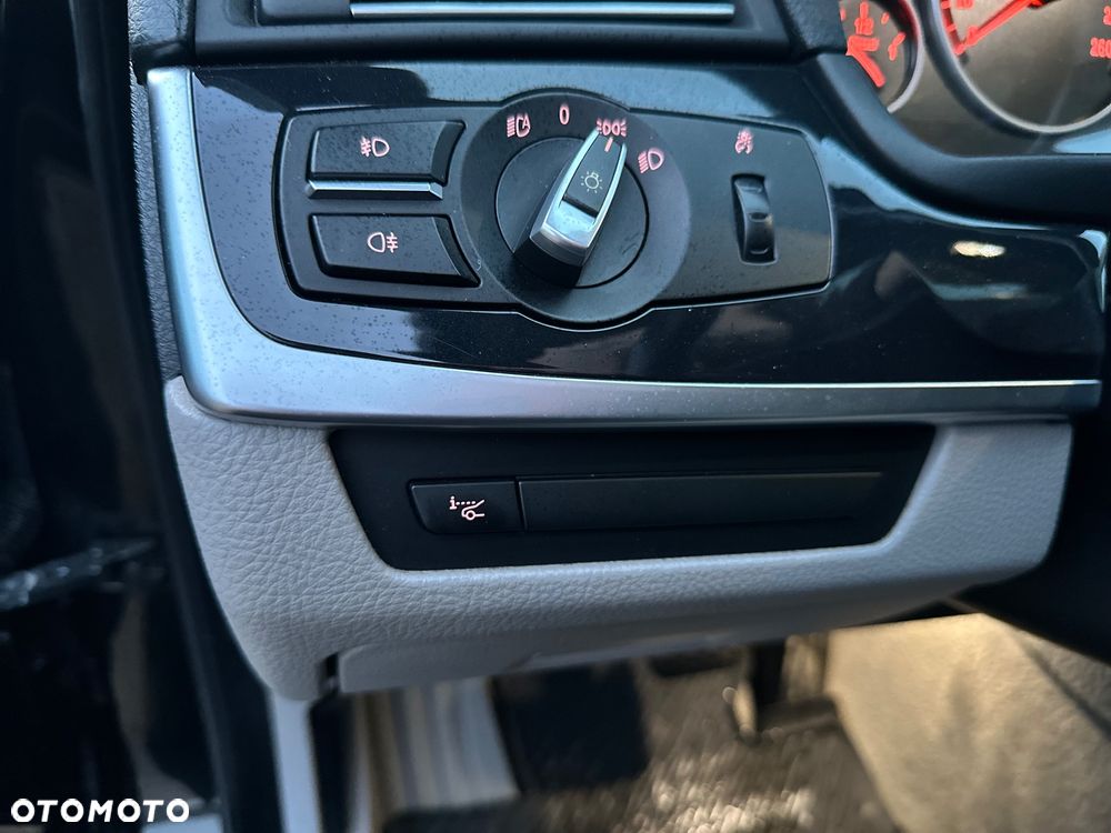 BMW Seria 5 520d Luxury Line - 32