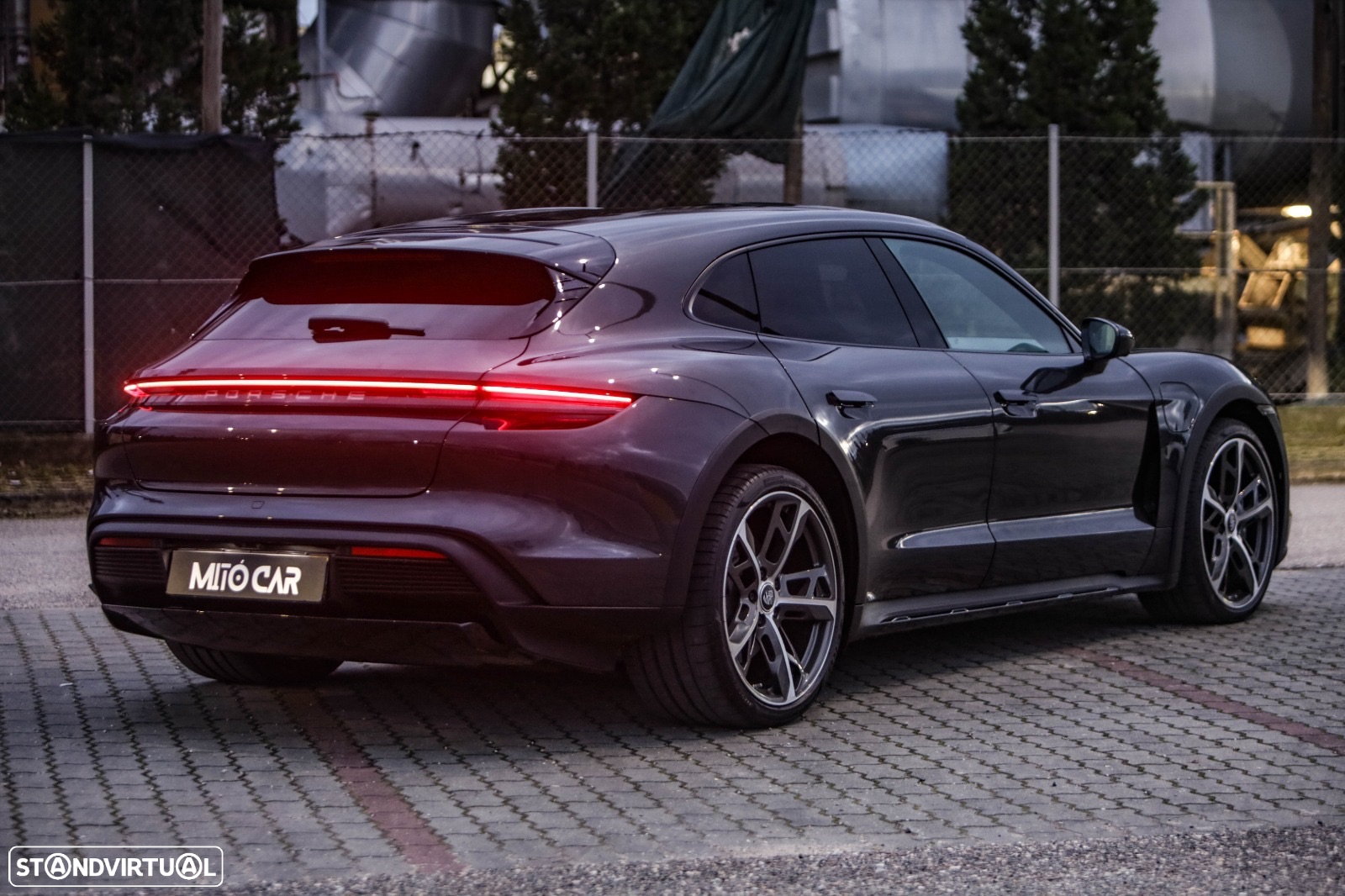 Porsche Taycan Cross Turismo 4 - 17