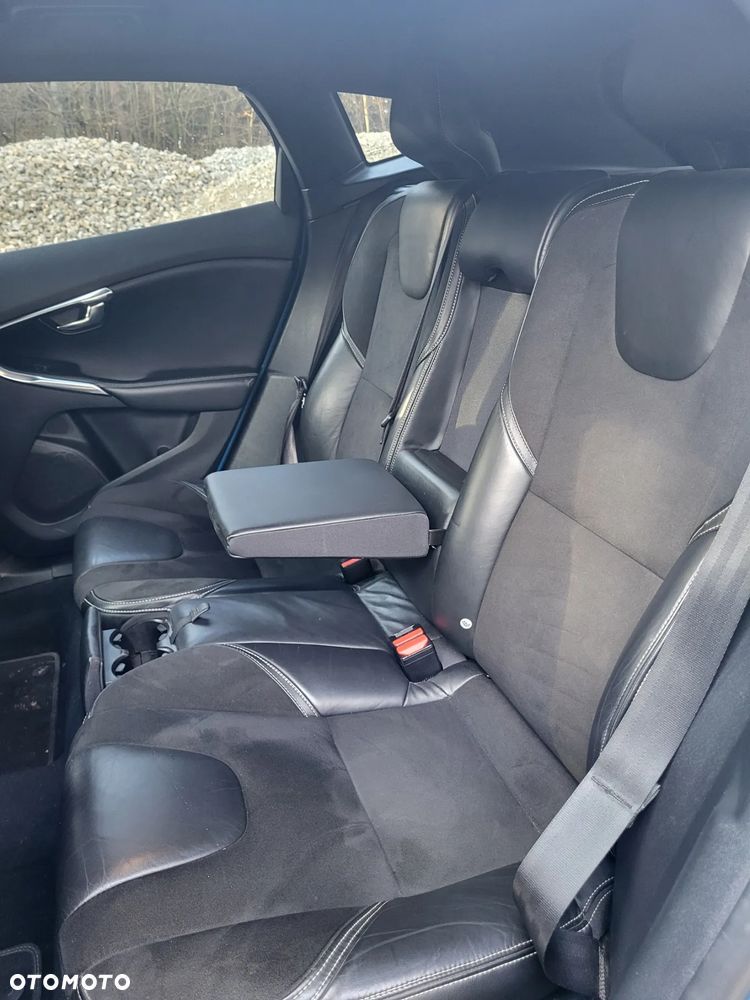 Volvo V40 D2 R Design - 15