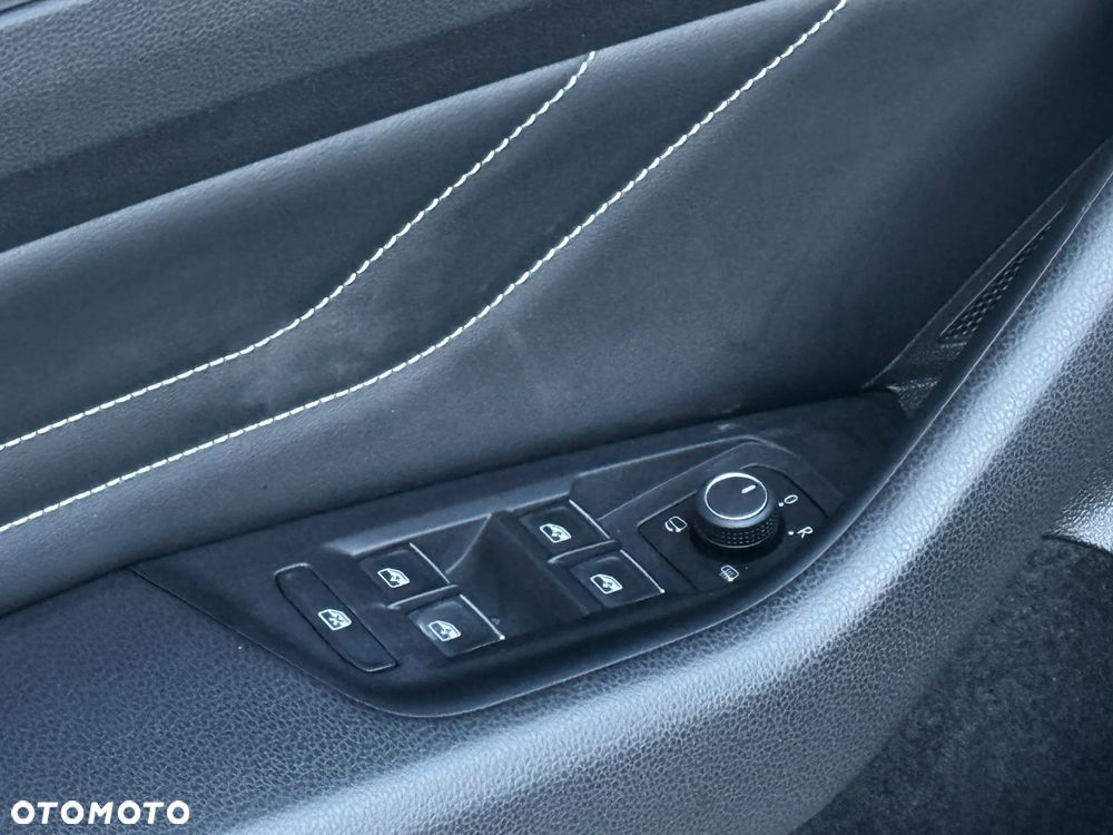 Volkswagen Passat 2.0 TSI Elegance DSG - 27