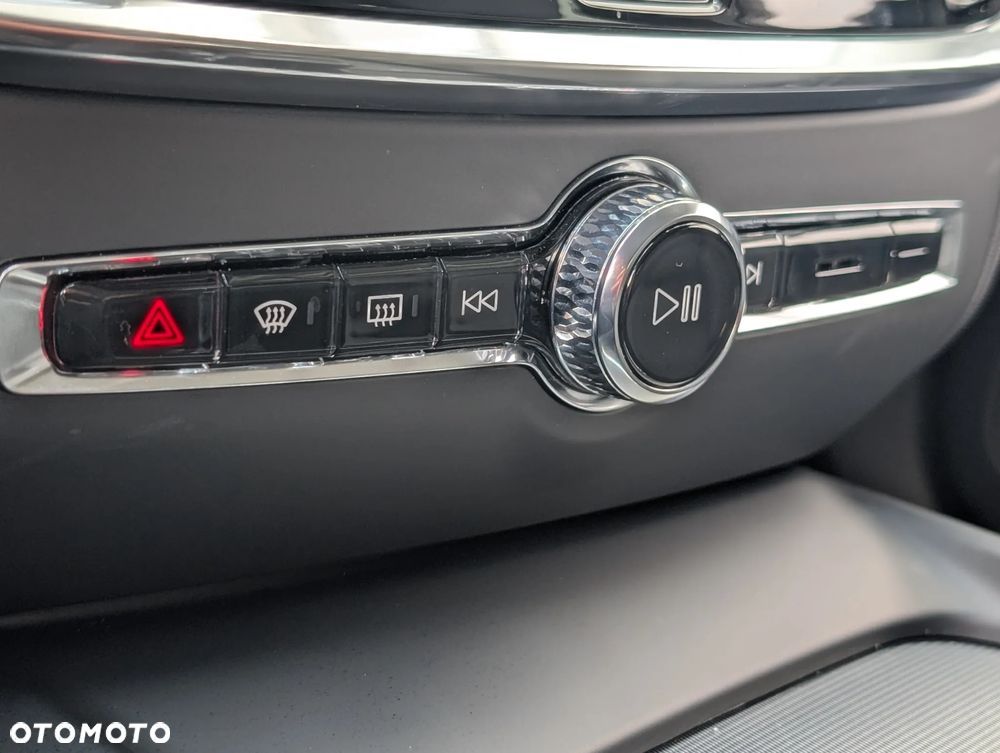Volvo V60 B4 B DKG Plus Dark - 27