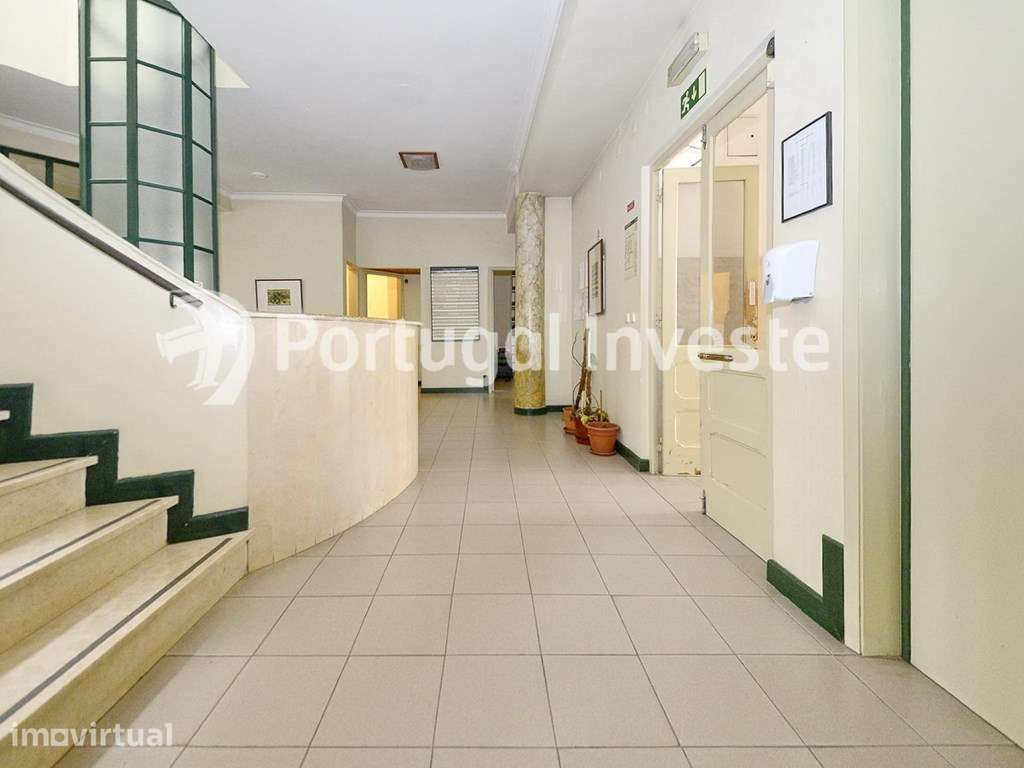 Moradia no Centro de Setúbal com Jardim - Ideal para Clínica, Escri... - Grande imagem: 3/17