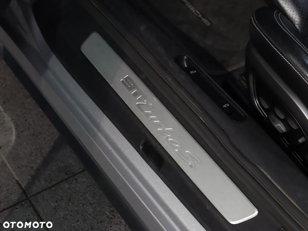 Porsche 911 Carrera Turbo S - 29