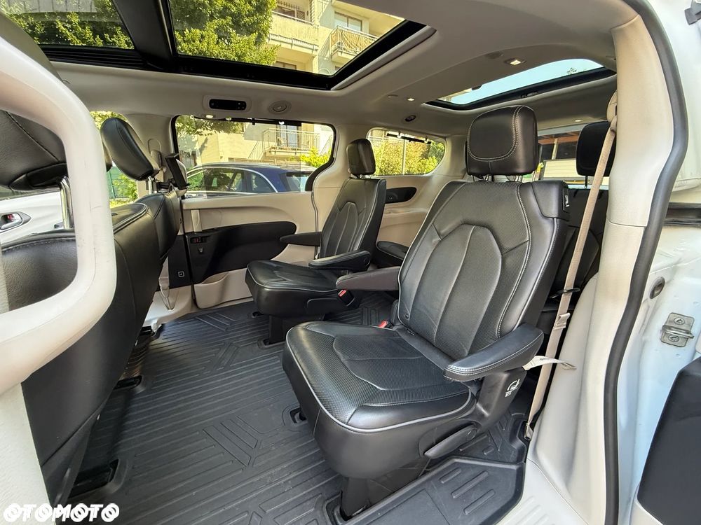 Chrysler Pacifica - 18