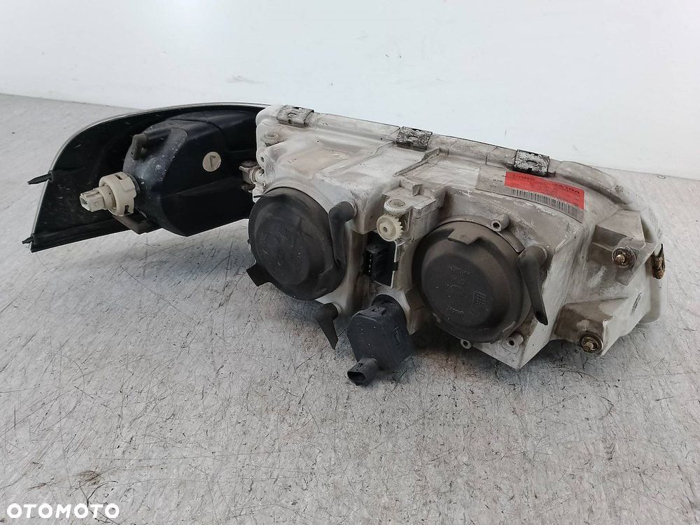 LAMPA PRZÓD LEWA VOLVO V40 ( 95-04 ) 1AG247002-01  30899878 - 6