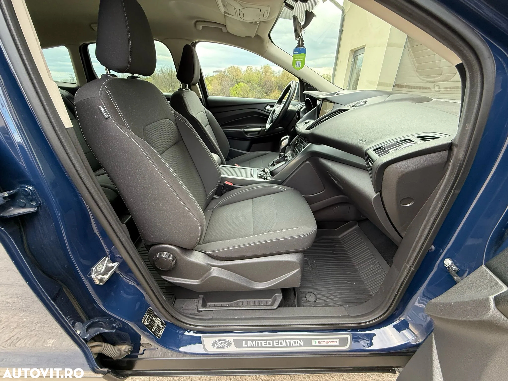 Ford Kuga 2.0 TDCi 4x4 Aut. Business Edition - 34
