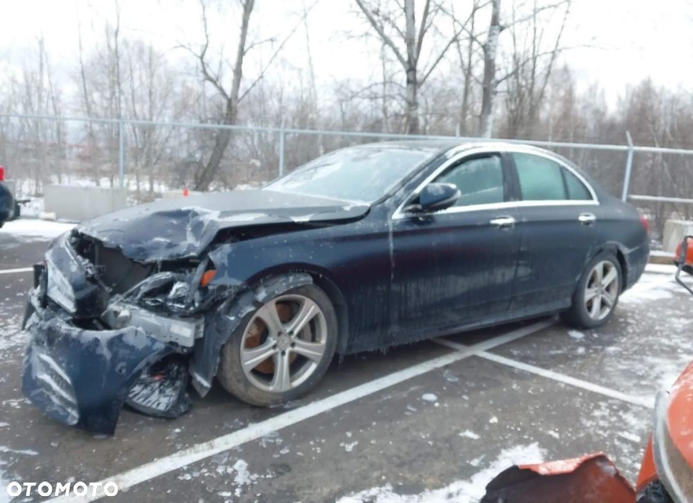 Mercedes-Benz Klasa E 300 9G-TRONIC AMG Line - 6