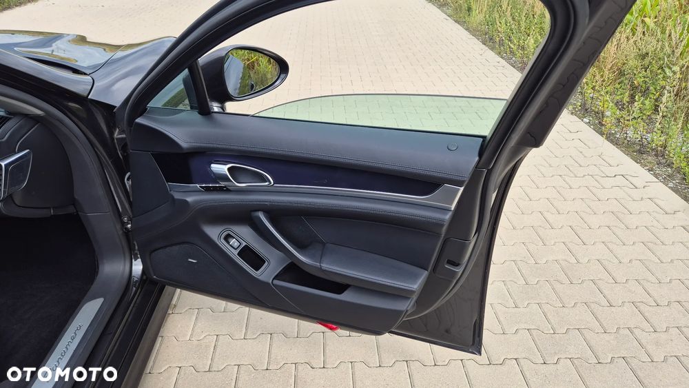 Porsche Panamera - 28