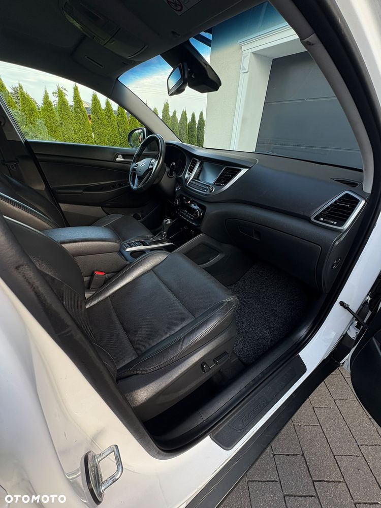 Hyundai Tucson 2.0 CRDI 4WD Automatik Style - 26