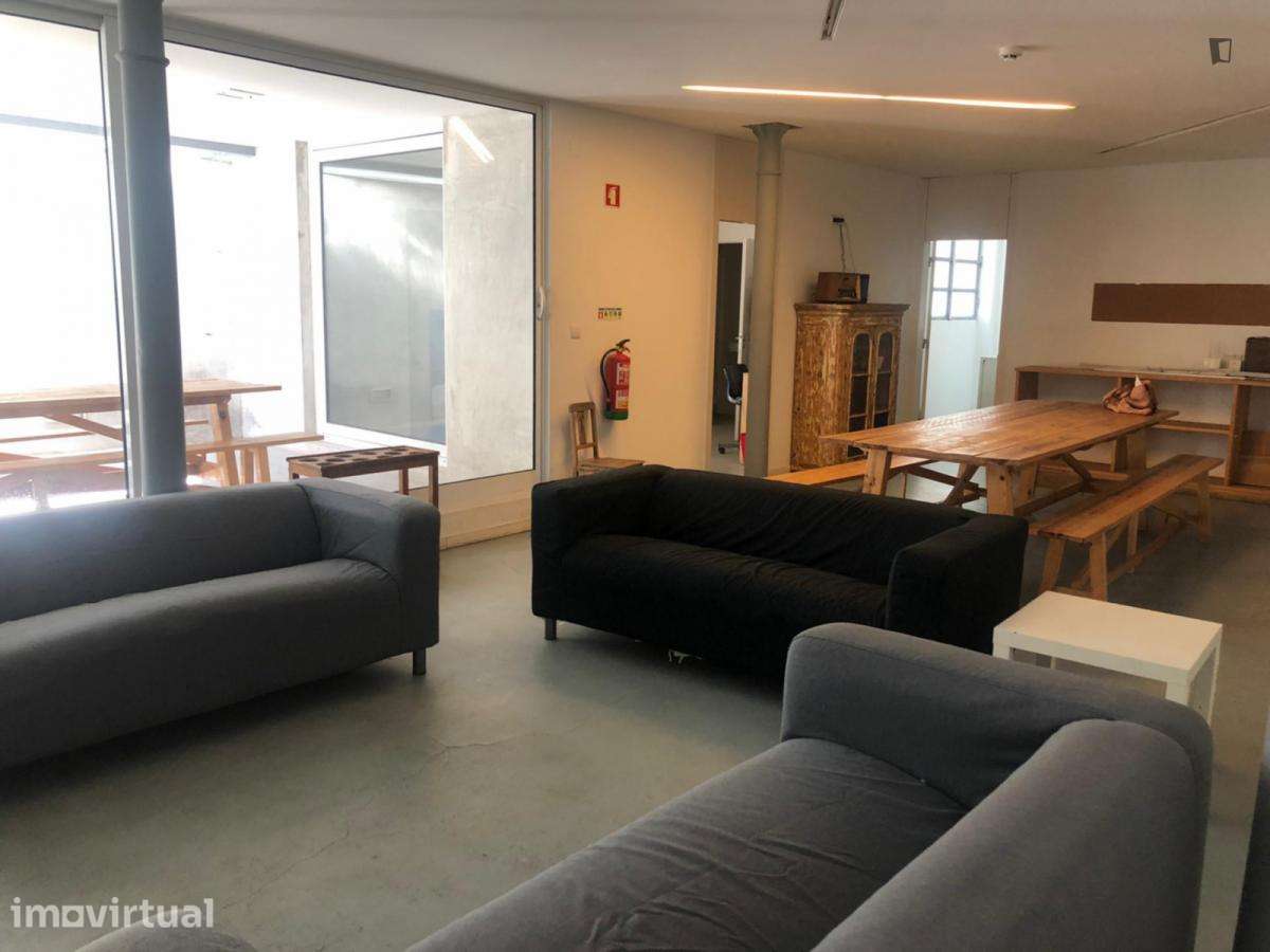 Quarto - localizado em Intendente Lisbon - Grande imagem: 5/14
