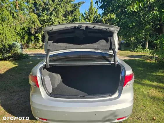 Toyota Avensis 1.8 Sol EU5 - 4