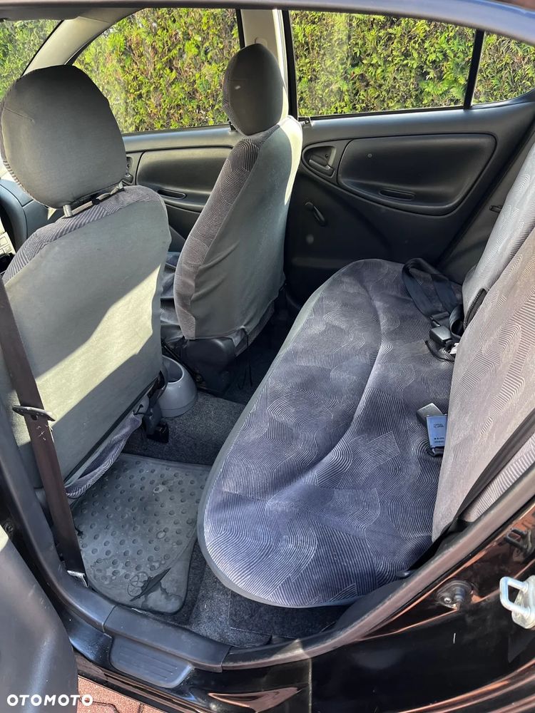 Toyota Yaris 1.0 Terra - 11