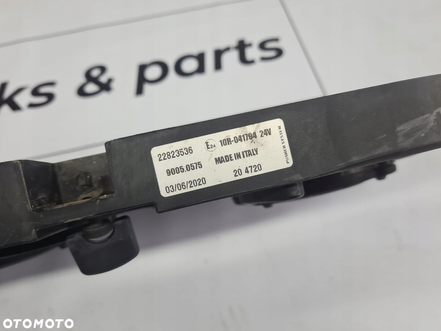 WENTYLATOR WIATRAK OBUDOWA KLIMATYZACJI KLIMY POSTOJOWEJ VOLVO FH 4 FH 5 - 10