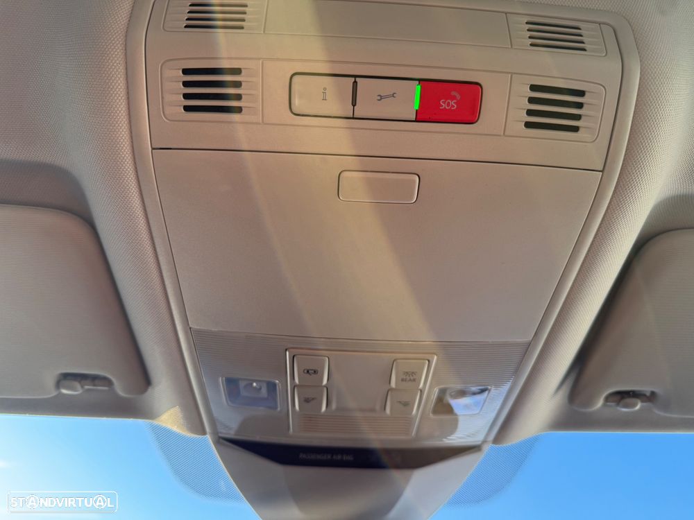 VW Passat Variant 2.0 TDi Business DSG - 33