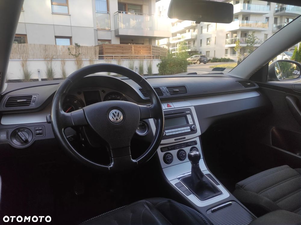 Volkswagen Passat 2.0 TDI Comfortline - 14
