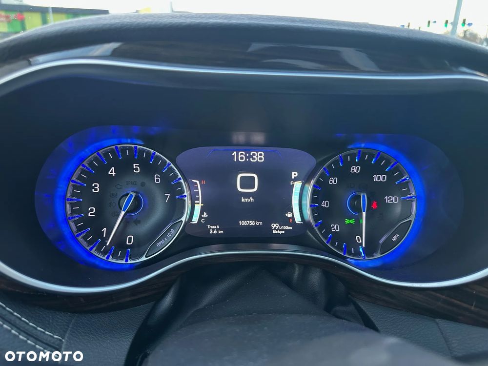 Chrysler Pacifica - 11