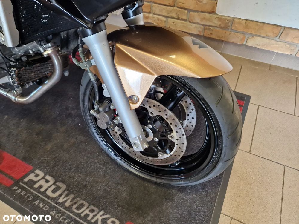 Suzuki SV - 21