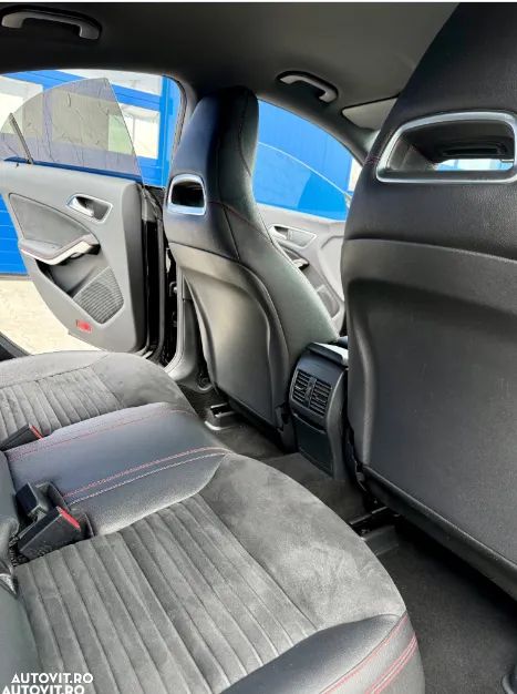 Mercedes-Benz CLA 220 d Shooting Brake 4Matic 7G-DCT AMG Line - 7