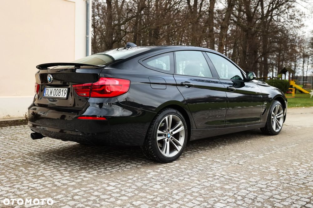 BMW Seria 3 330i Sport Line Sport - 13