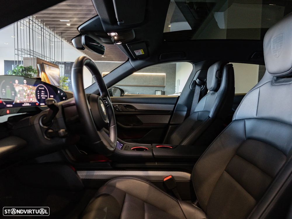 Porsche Taycan Cross Turismo 4 - 20