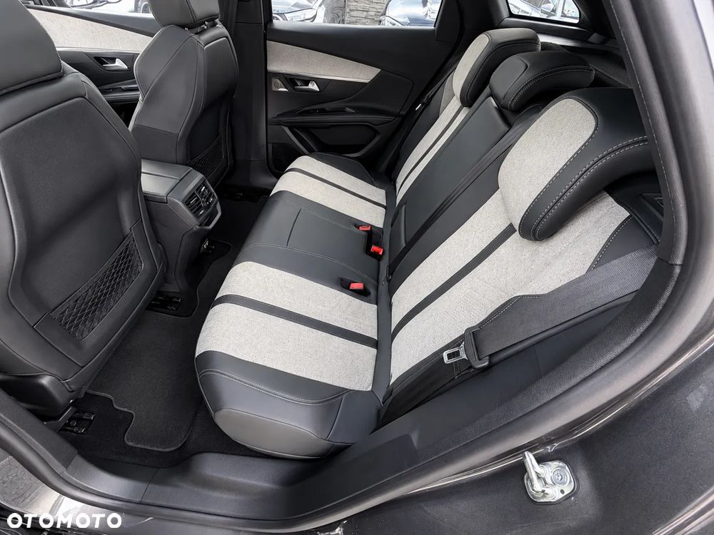 Peugeot 3008 1.6 PureTech HYbrid4 GT Line S&S EAT8 - 29