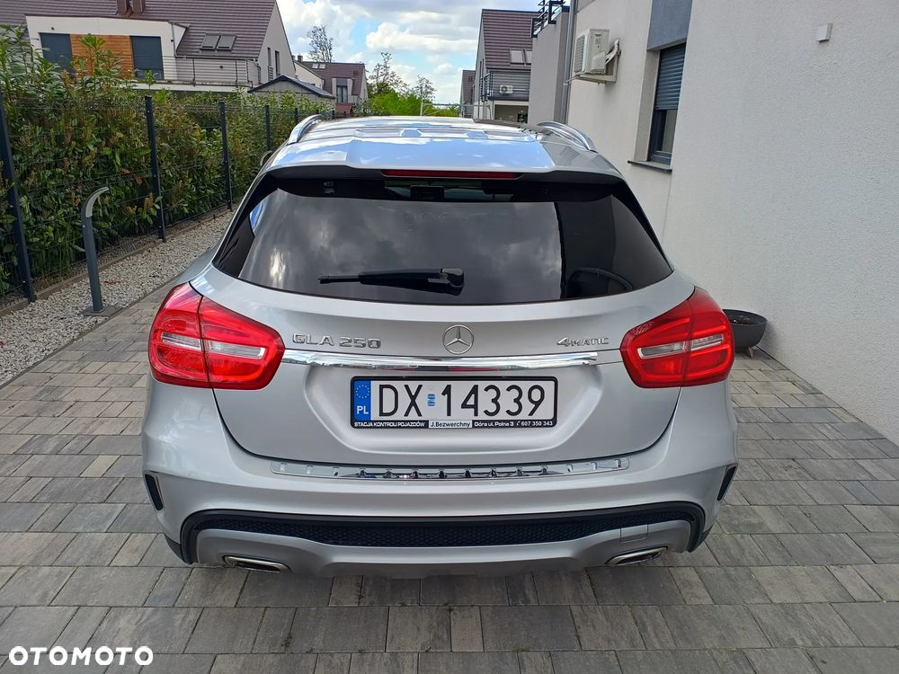 Mercedes-Benz GLA 250 4Matic 7G-DCT AMG Line - 14