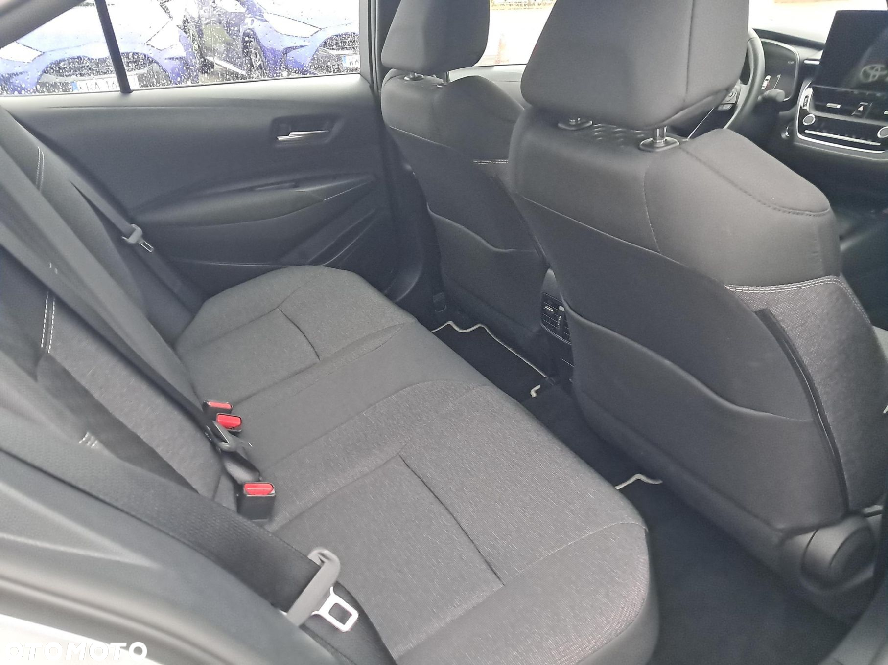 Toyota Corolla 1.8 Hybrid Comfort - 27