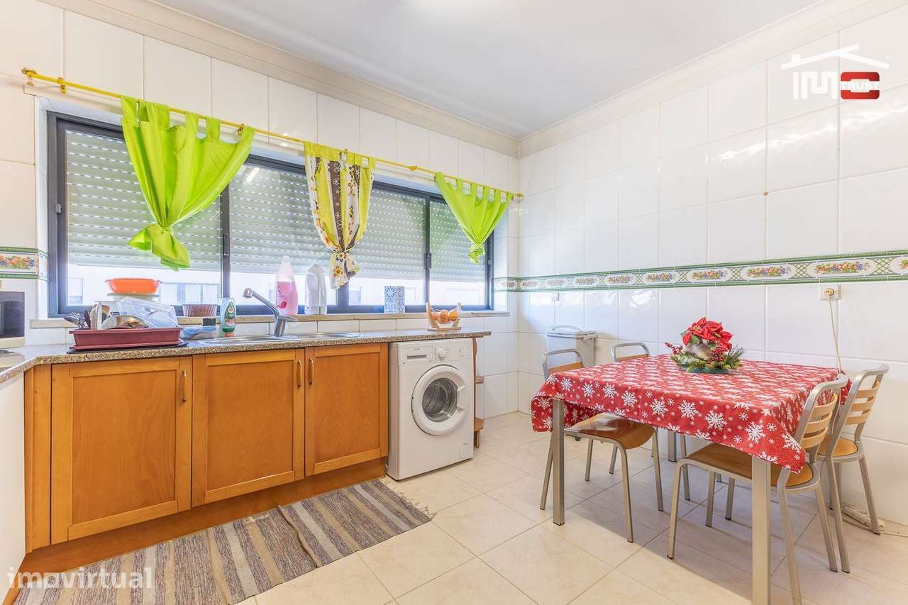 Apartamento T3 Espaçoso com Varanda arrecadação e Parqueamento - Vista 5