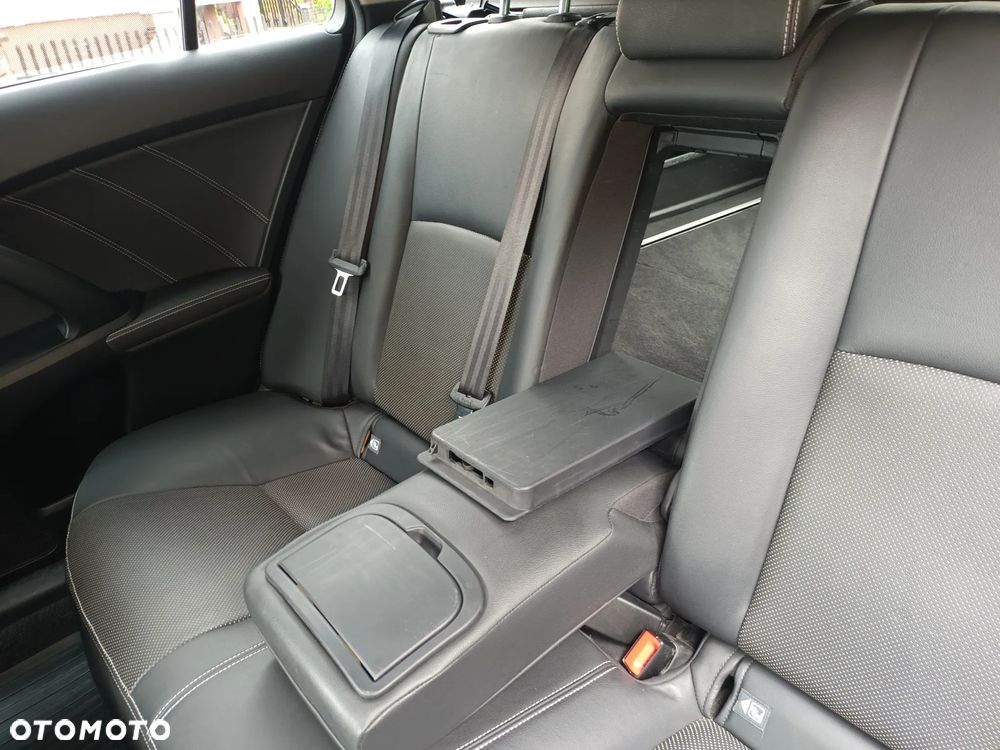 Toyota Avensis 2.0 D-4D Prestige - 24