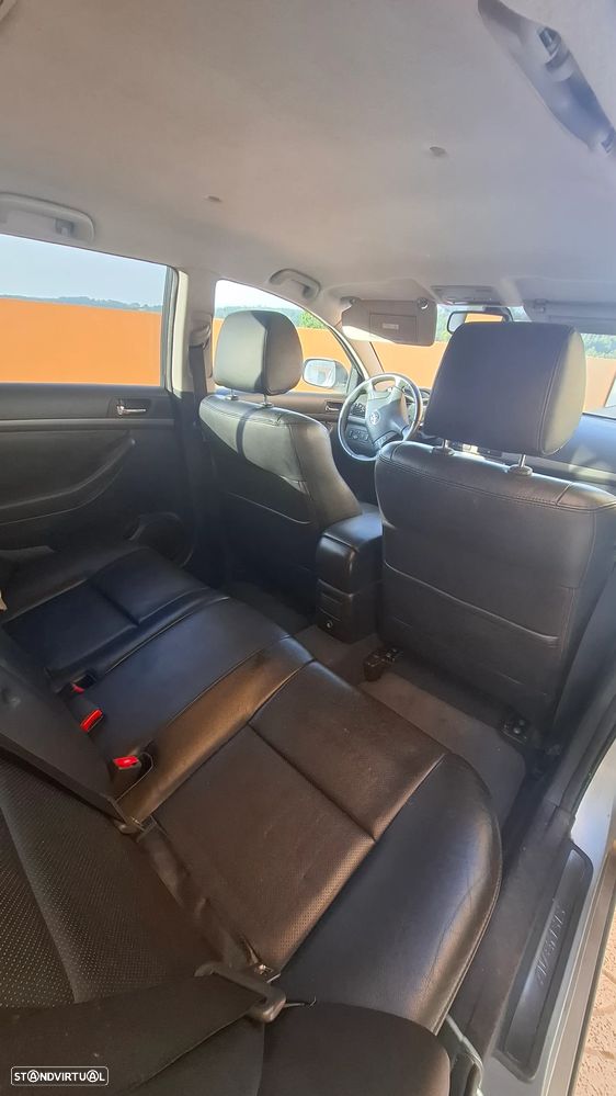 Toyota Avensis SW 2.0 D-4D - 12