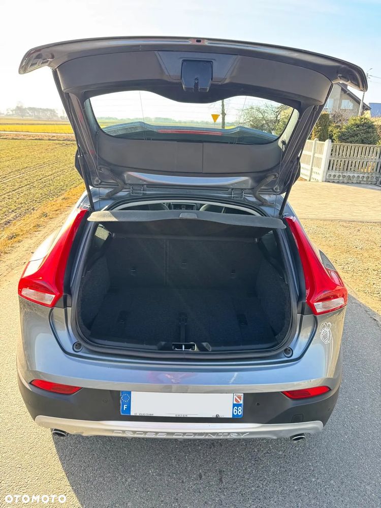 Volvo V40 Cross Country D3 Momentum - 24