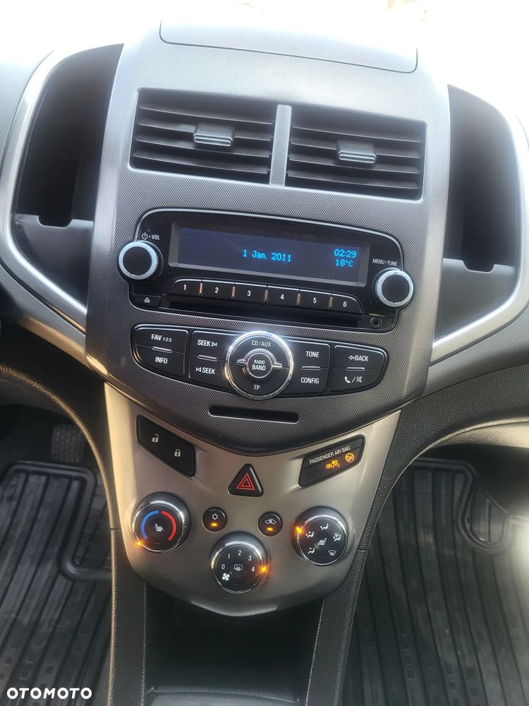 Chevrolet Aveo 1.6 LTZ - 19