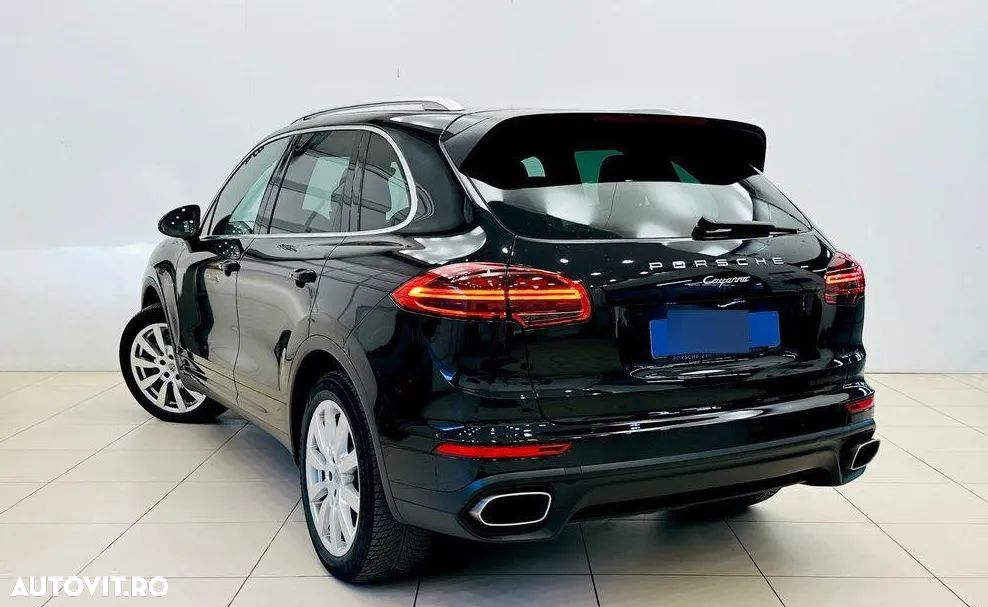 Porsche Cayenne 3.0 L - 5