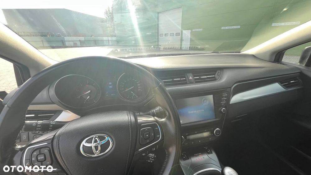 Toyota Avensis 2.0 D-4D Premium - 9