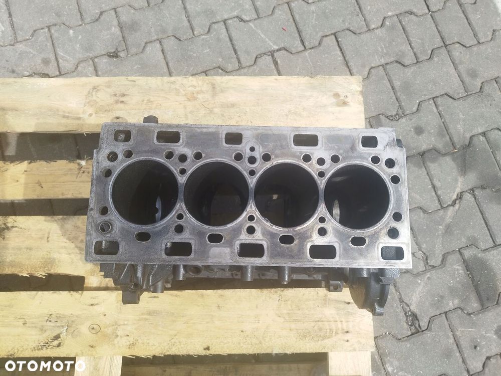 BLOK SILNIKA SILNIK NOMINALNY MASTER MOVANO INTERSTAR 2.5 DCI G9U - 5