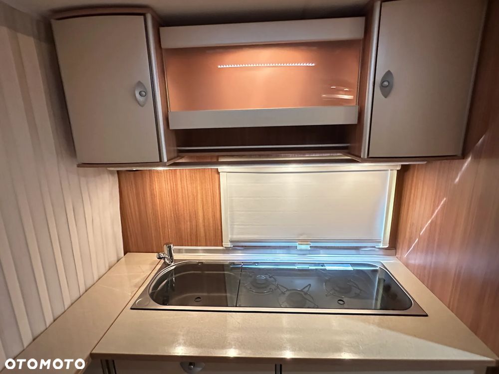Burstner AVERSO 465 TS FIFTY z napędem i markizą pompowaną. - 20