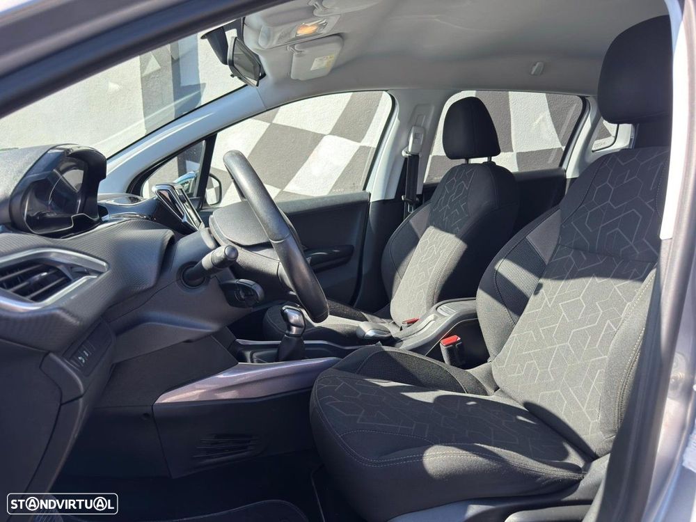 Peugeot 2008 1.2 PureTech Style - 6