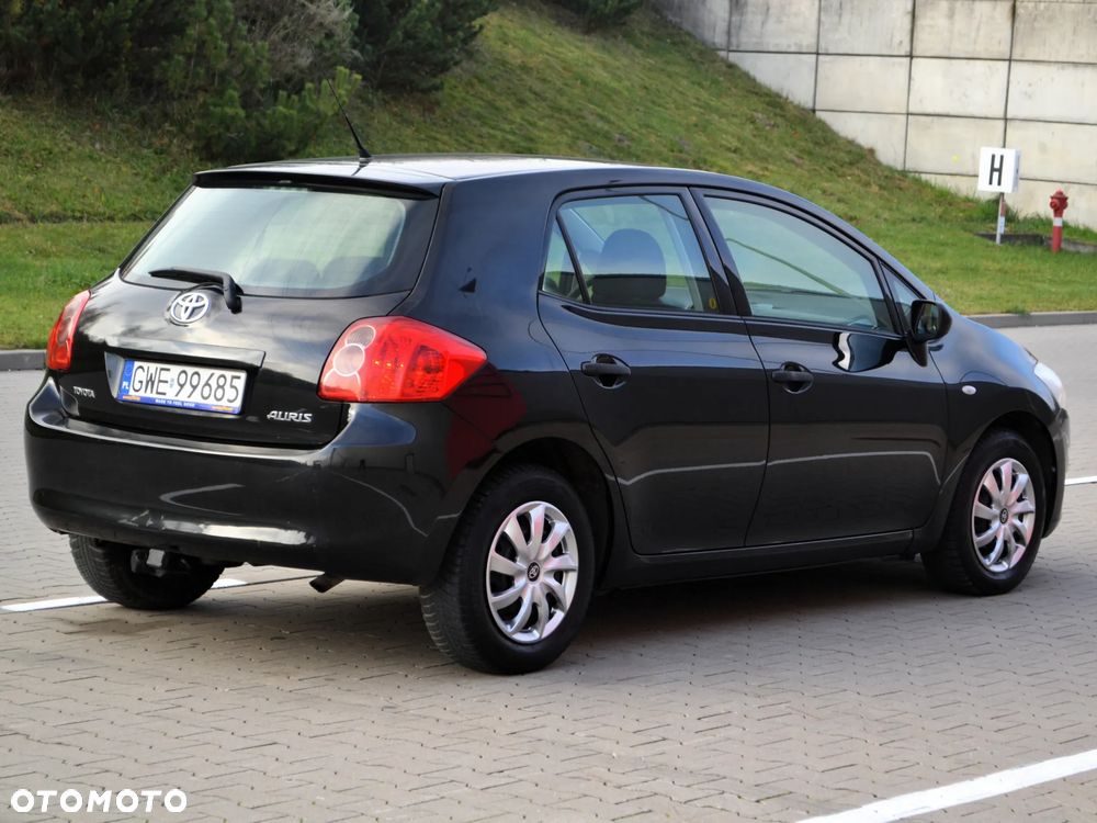 Toyota Auris 1.4 D-4D Luna - 2