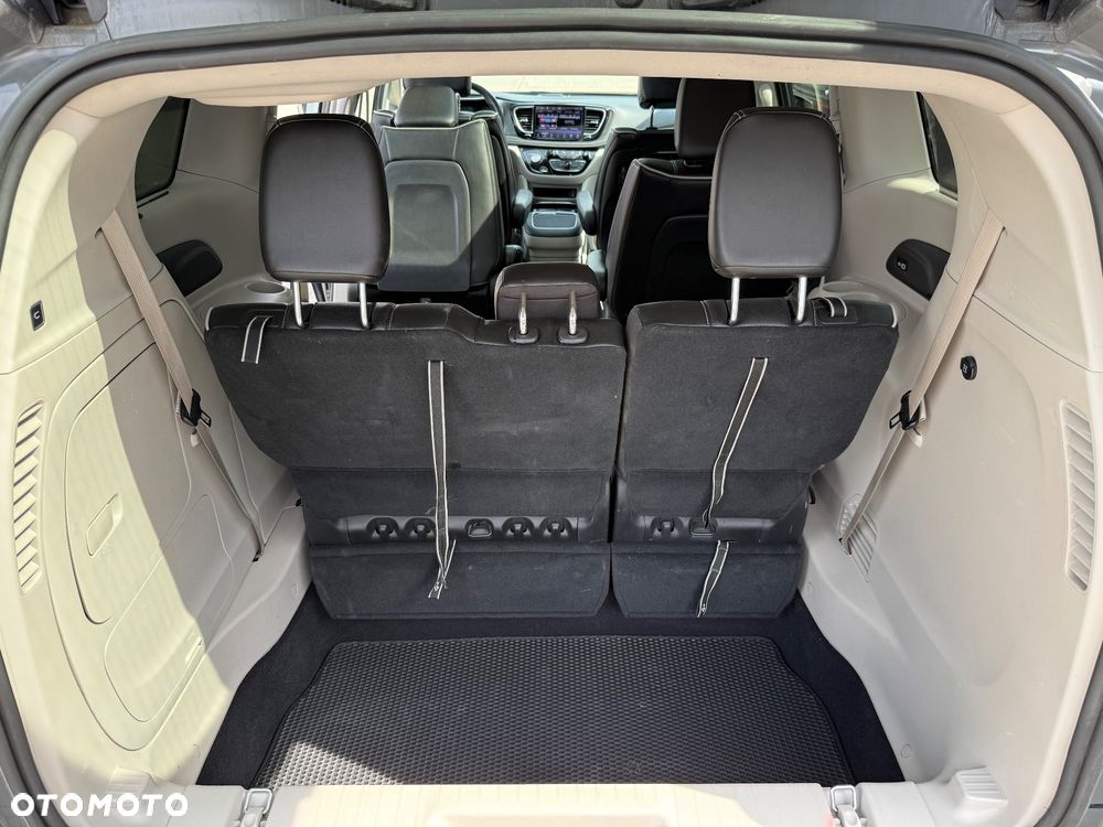 Chrysler Pacifica - 28