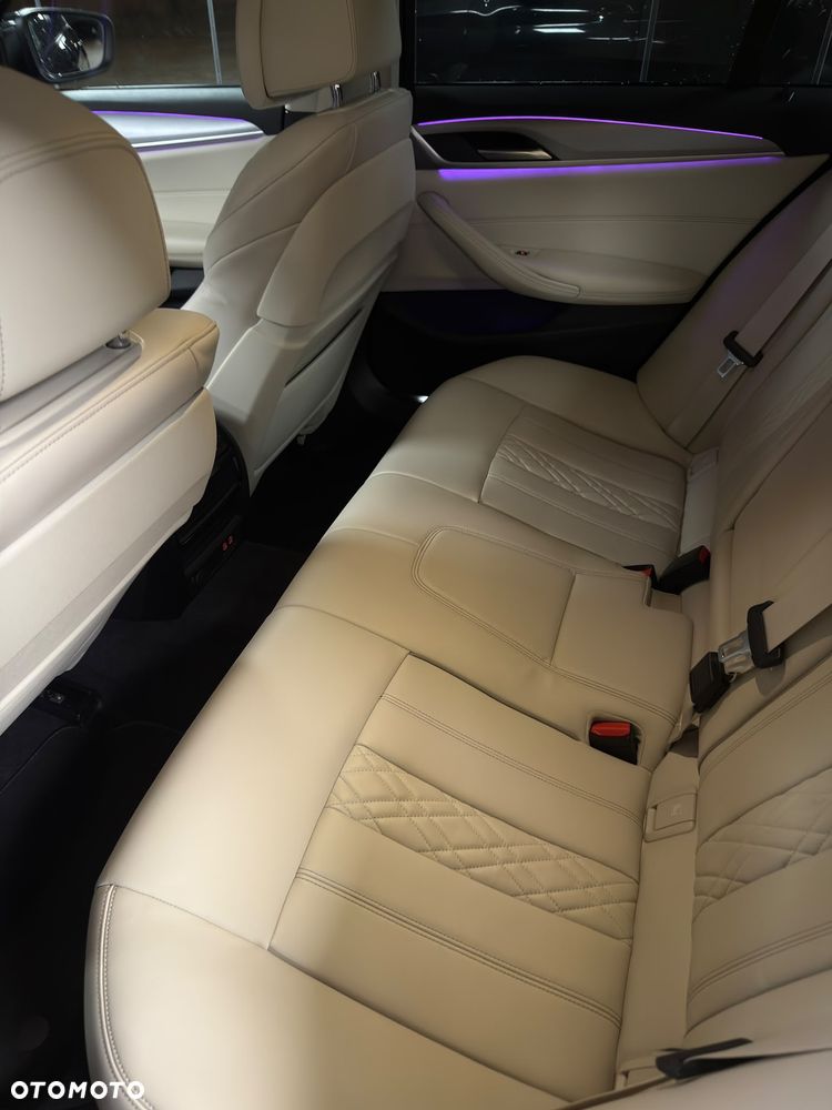 BMW Seria 5 540d xDrive mHEV Luxury Line - 7