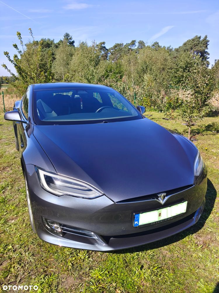 Tesla Model S - 8