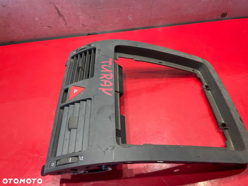 KRATKA NAWIEWU ŚRODEK VW TOURAN 1 - 2