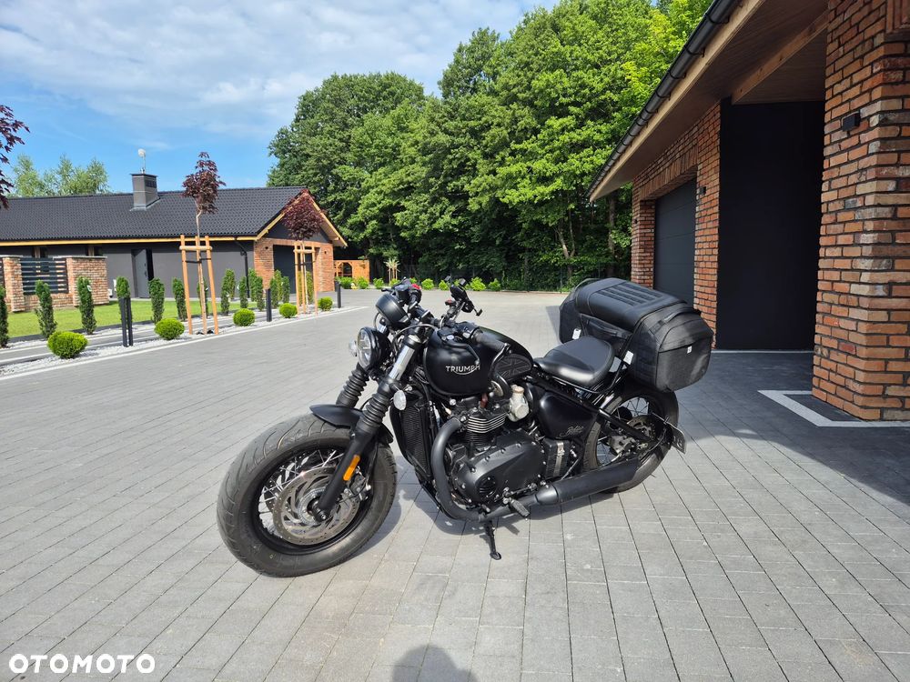 Triumph Bonneville Bobber - 14