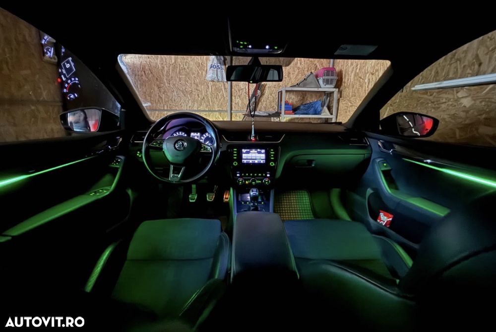 Skoda Octavia Combi 2.0 TDI RS - 14