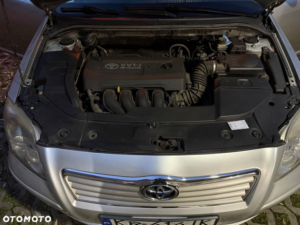 Toyota Avensis 1.8 VVT-i Luna - 26