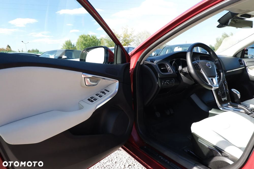Volvo V40 D2 Momentum - 25