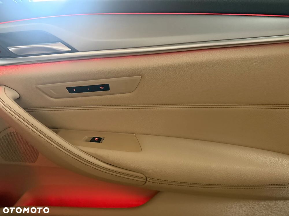BMW Seria 5 525d Sport Line - 34
