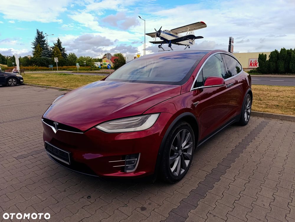 Tesla Model X - 17